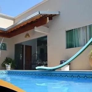 Casa de Férias Linda Casa Com Sauna, Hidromassagem, Piscina, Cascata, Churrasqueira E Master!!, Caldas Novas
